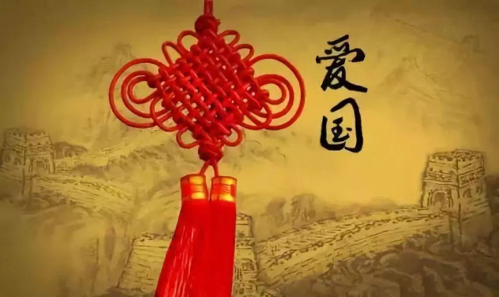 清炖鸡汤是一道传统的中式汤品，味道鲜美，营养丰富